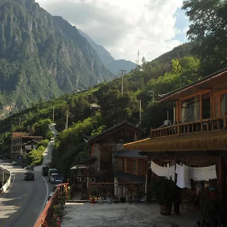 Tibet Guest House 虎跳峡卓玛客栈-3