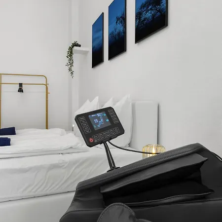 62Qm2, Massageseat, Billard-Table, King-Sized Bed-3