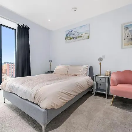 Modern Apartment Central Manchester-3