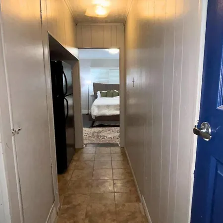 Cozy 1X1 Retro Escape - East Htx-2