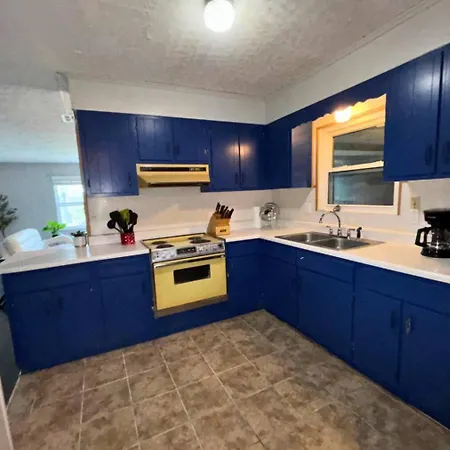 Cozy 1X1 Retro Escape - East Htx-3