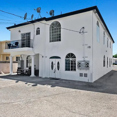 Lovely Gated 4 Bedroom & 2 Bath Unit Near Universal Studio And Hollywood-2