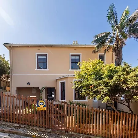 Panoramic Views With Terrace In Heart Of Kalk Bay-2