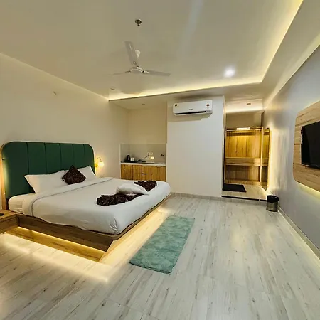 The Lavish Stay-3