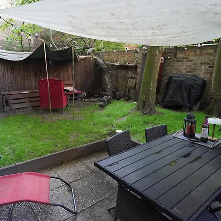 Cozy And Quiet Loft With Private Garden In A Lively Neighbourhood-3
