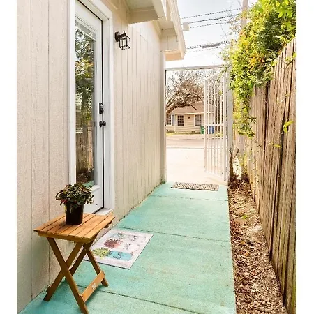 Conveniently Located San Antonio Getaway-3