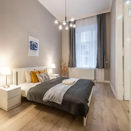 Cozy Central Leo Apartment In The Heart Of Budapest-3