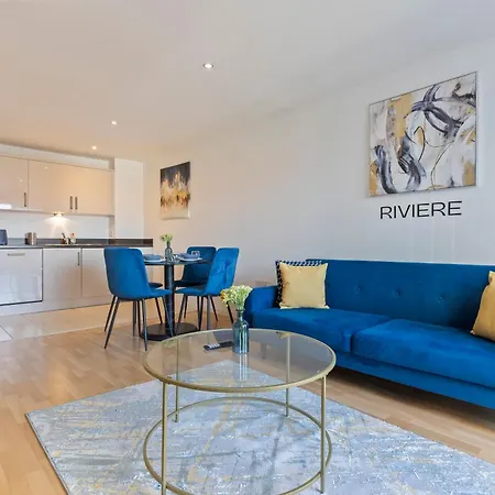 Spacious 2 Bedroom Apartment-City Centre - Free Parking- Sleeps 5-3