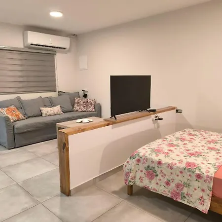 Michael'S- A Lovely Studio Apartment-3