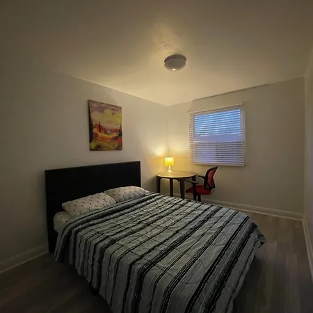 Toronto Midtown Room With Queen Bed-3