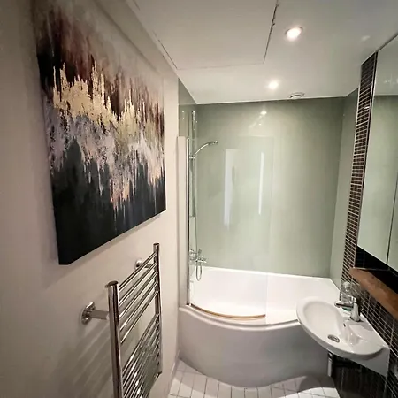 Luxury Studio With Super Fast Wifi Gated Development-3