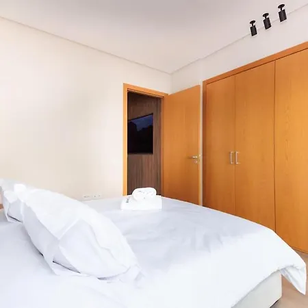 Spacious Waterfront 3Br Flat In Marina Sale-2