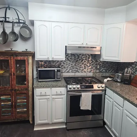 Amazing Dc Home Away From Home-3