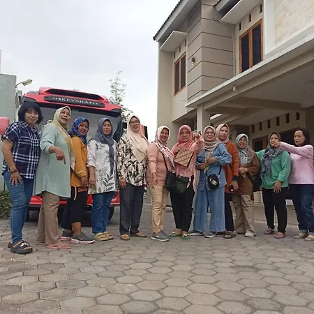Haneefa Homestay Syariah Jogja, Penginapan Keluarga Dengan 4 Kamar-3