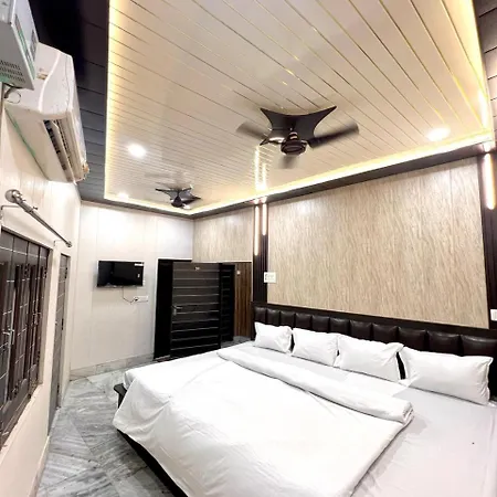 Durga P Guest House Near Harishchandra Ghat-3