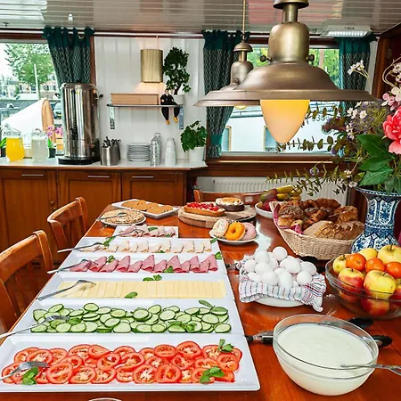 Amsterdam Hotelboat-2