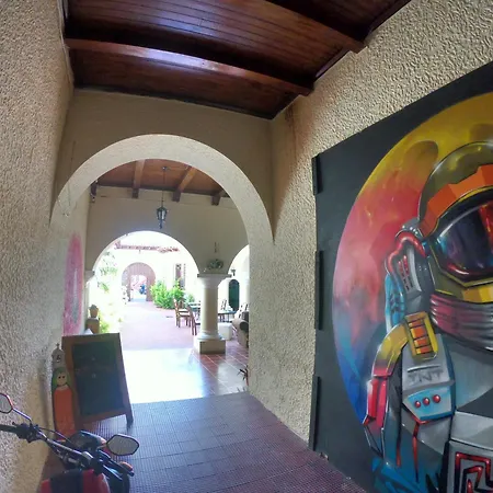 Ricks Hostel Santa Ana-2