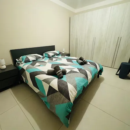 Large Apartment In Gzira-2