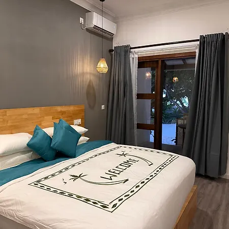 Dhigurah Beach Inn-3