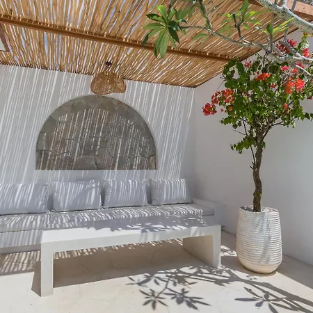Stylish New 1 Bedroom Villa Near Dreamland Beach-3