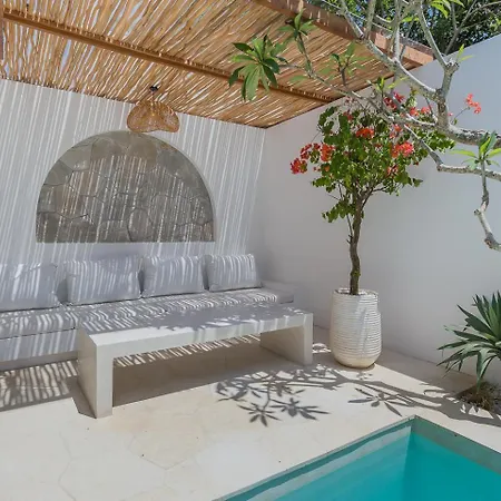 Stylish New 1 Bedroom Villa Near Dreamland Beach-2