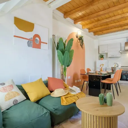 Charming Vintage Home By Piazza Maggiore With Garden-2