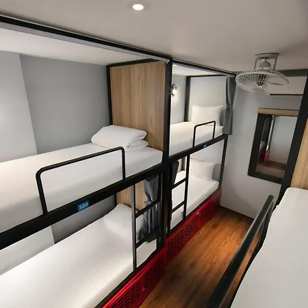 Lakeview Backpackers Hostel & Rooftop Bar-3