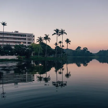 Inya Lake Hotel Yangon-2