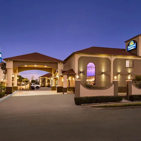 Days Inn & Suites By Wyndham Houston Hobby Airport-2