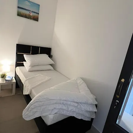 Four Stars Hostel-3