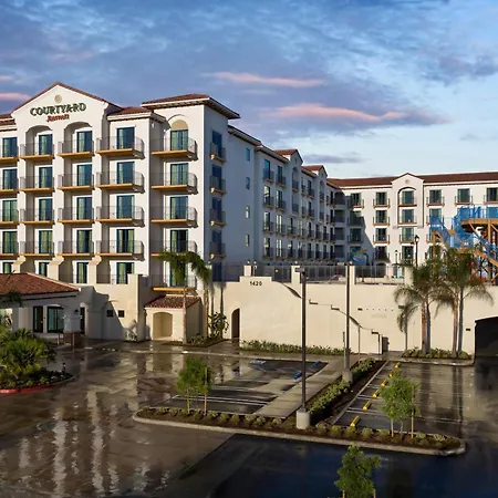 Courtyard By Marriott Anaheim Theme Park Entrance-3