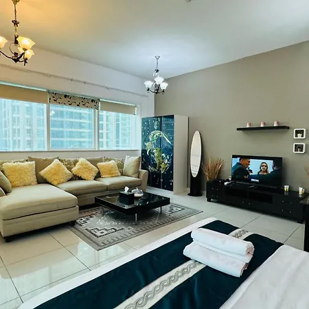 Private Rooms In 3 Bedroom Apartment Skynest Homes Marina Pinnacle-2