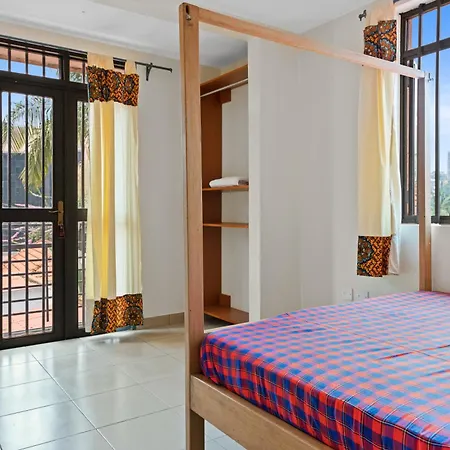 Bushpig Backpacker Hostel-3