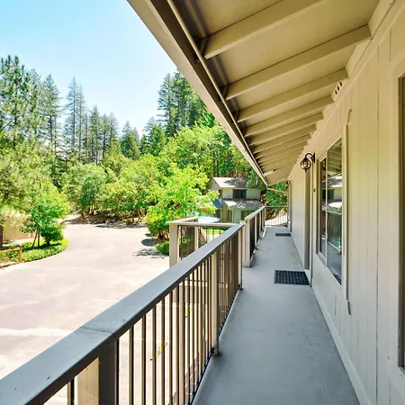 The Fainting Couch Boutique Hotel-2