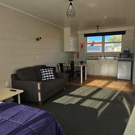 Endeavour Lodge Motel-2