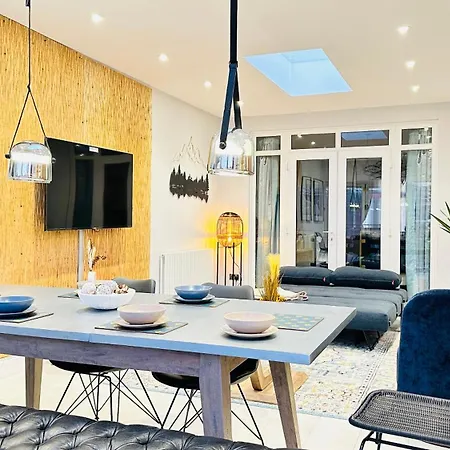 Isleworth House London By Smart Corporate Stays-3