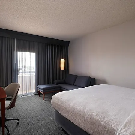 Courtyard By Marriott San Antonio Airport-3