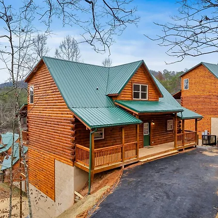 Happy Bear Lodge - 1 Mile To Parkway - Hot Tub, Pool Table & Theater!-3