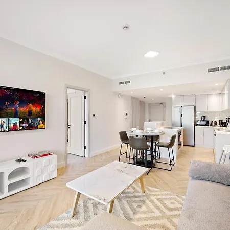Luxe 1Br In Fairways East With Canal Views-2