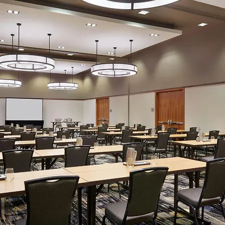 Courtyard By Marriott Calgary Airport-2