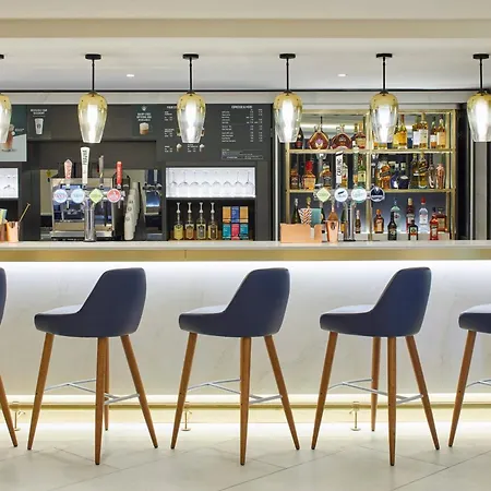 Courtyard By Marriott London Heathrow Airport-2