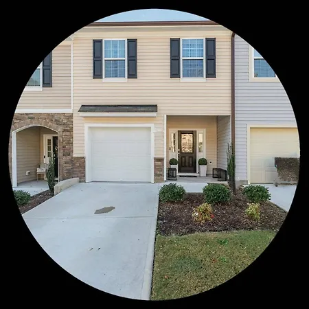 Stylish Getaway Near Downtown Raleigh & Coastal Credit Music Park-2