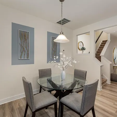 Stylish Getaway Near Downtown Raleigh & Coastal Credit Music Park-3