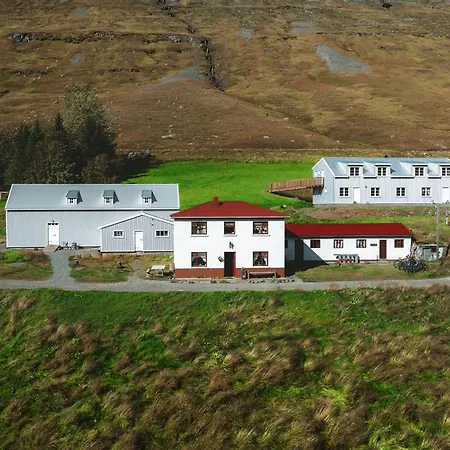 Wilderness Center / Obyggthasetur Islands-2