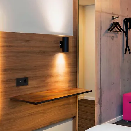 Moxy Stuttgart Airport/Messe-3