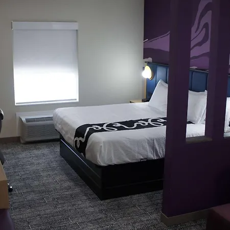 La Quinta Inn & Suites By Wyndham Memphis East-3