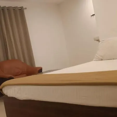 Spacious Ac Rooms With Swimming Pool Access-3