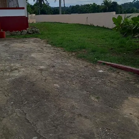 Riverview Retreat - 2 Bed Escape In Linstead-2