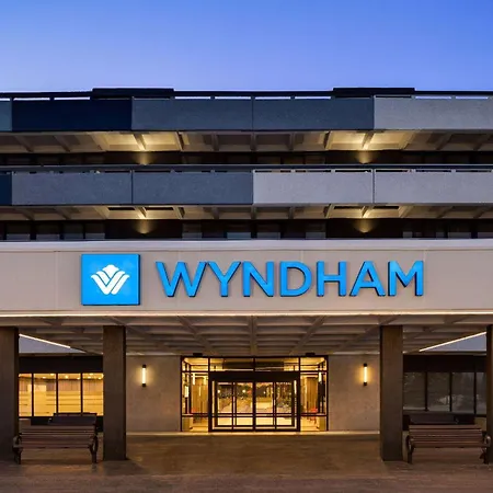 Wyndham Edmonton Hotel And Conference Centre-3
