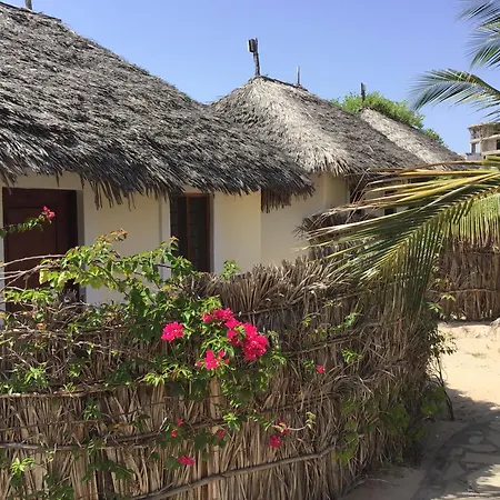 Mambrui Golden Beach Bar And Cottages-2